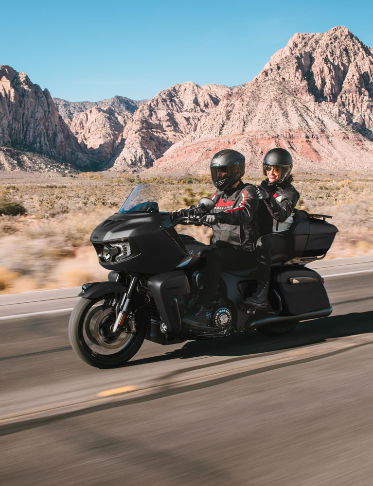 Indian Pursuit Dark Horse avec pack 112